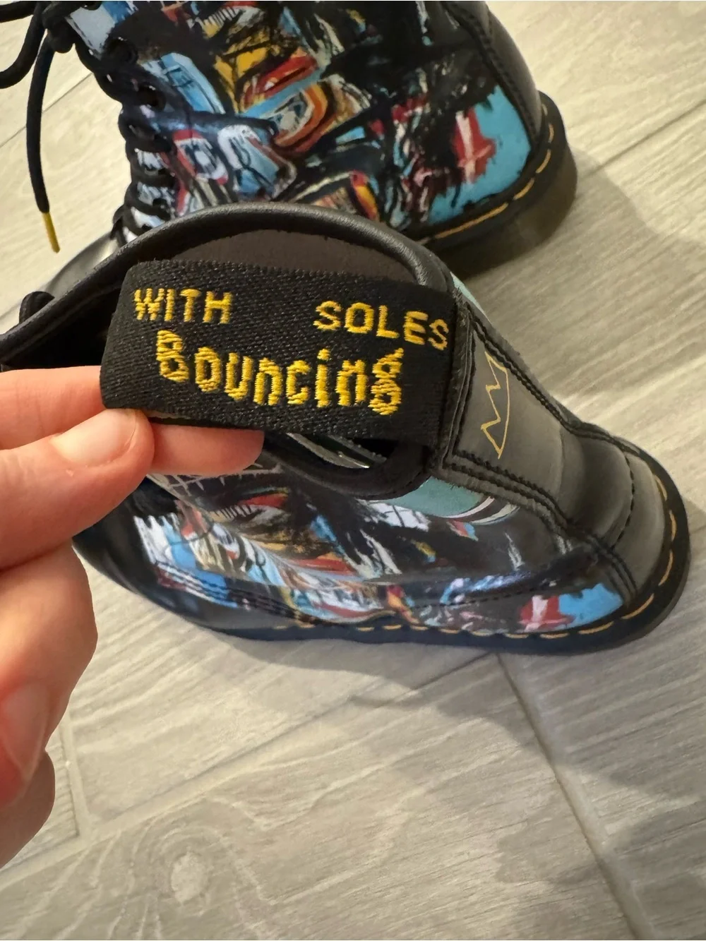DR. MARTENS & JEAN-MICHEL BASQUIAT Unisex Chelsea Boots Limited Collab EUC - Picture 8 of 8